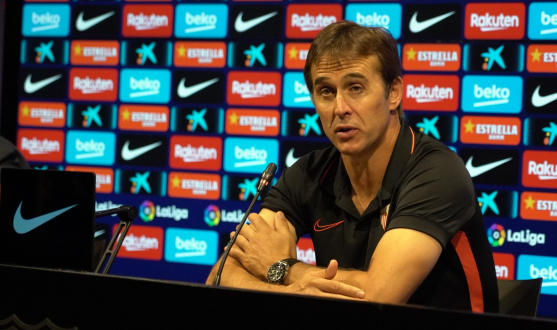 Julen Lopetegui speaks to the press after the defeat in the Camp Nou