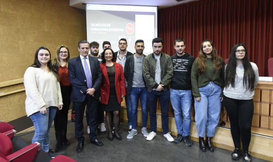 José María Cruz with students in the Faculty of Communication at the University of Sevilla