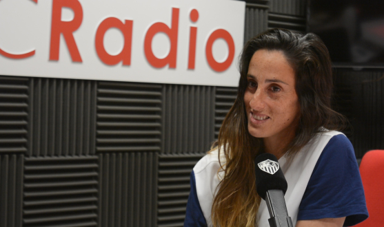 Maite Albarrán, una de las capitanas del primer equipo femenino del Sevilla FC, durante la entrevista ofrecida este lunes a 'FemClub', de SFC Radio