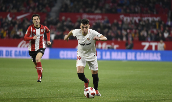 Munir conduce el balón en el Sevilla FC-Athletic Club de Copa del Rey 