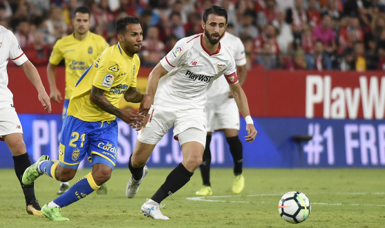 Nico Pareja en un partido con el Sevilla FC 