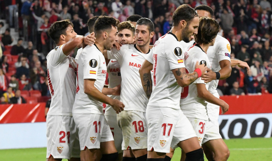 El Sevilla FC festeja un tanto frente al Dudelange 
