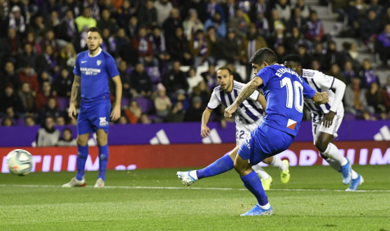 Banega lanza el penalti de la victoria en Valladolid