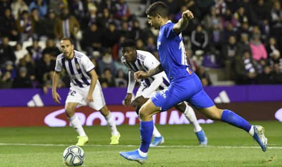 Banega ejecuta el penalti que dio la victoria en Valladolid