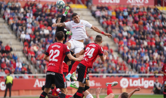 Diego Carlos, en el primer gol del Sevilla FC en Mallorca