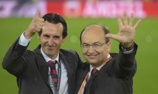 Unai Emery and José Castro celebrate the fifth UEFA Europa League