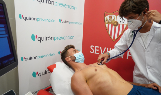 El Sevilla FC pasó los reconocimientos médicos antes de arrancar los entrenamientos
