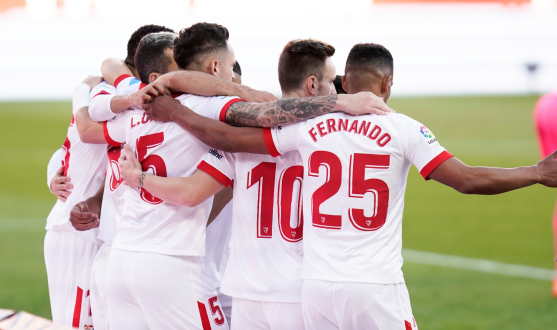 El Sevilla FC celebra el tanto de Ocampos al Villarreal CF