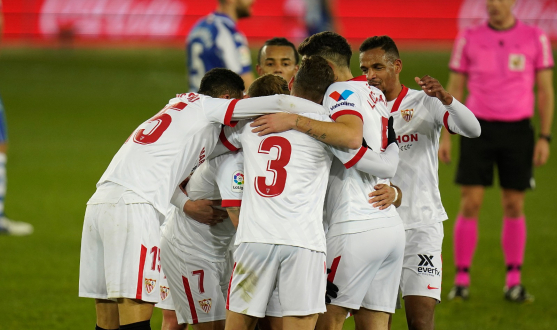 El Sevilla FC celebra uno de los tantos en Vitoria ante el Deportivo Alavés