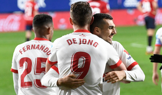 Sevilla FC celebrate their second goal in Pamplona