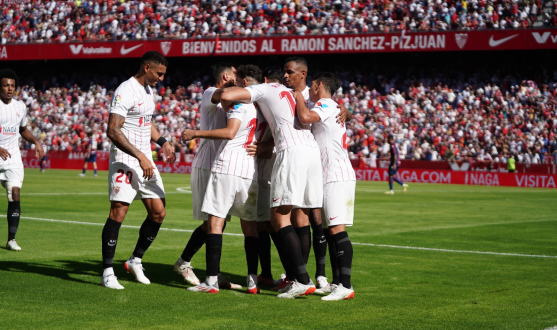 Sevilla FC celebrate a goal against Levante 