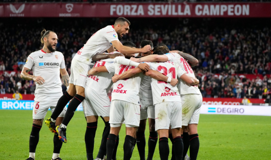 El Sevilla FC celebra el tanto de Acuña ante el Getafe CF
