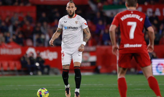 Gudelj in action for Sevilla FC