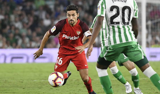 Jesús Navas del Sevilla FC ante el Betis