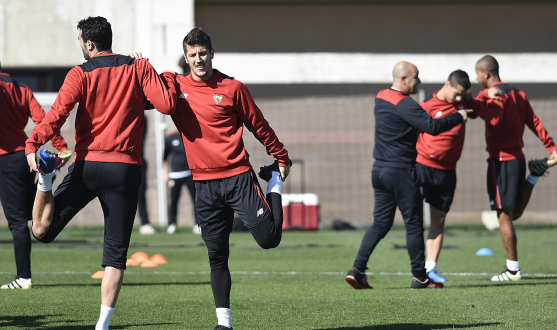 Jovetic en un entrenamiento con el Sevilla FC