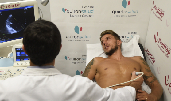 Carriço during a medical check-up
