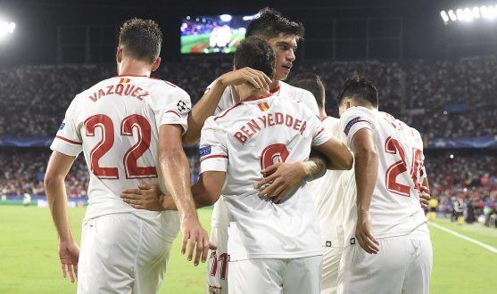 Franco Vázquez y Correa celebran el gol de Ben Yedder