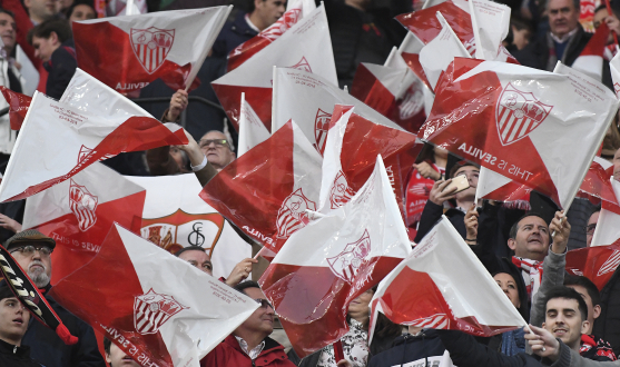 Banderas del Sevilla FC en el Sevilla FC-Bayern de Múnich