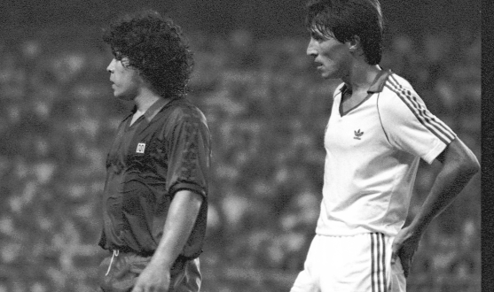 Pablo Blanco junto a Maradona