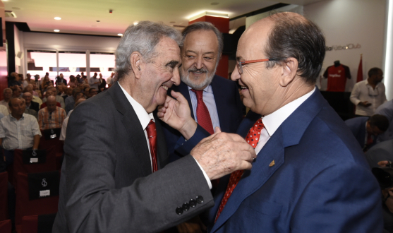 Marcelo Campanal saluda al presidente José Castro