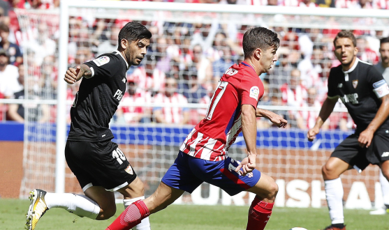 Carriço observa una acción ante el Atlético de Madrid