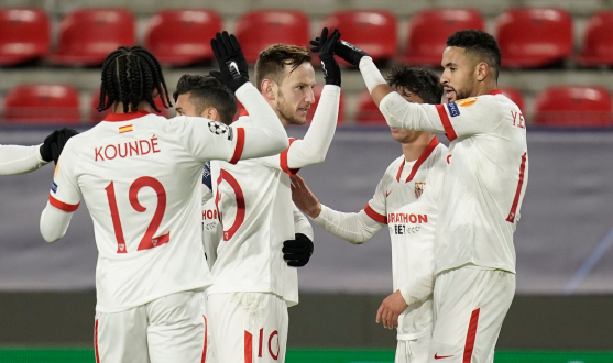 El Sevilla FC celebra un gol ante el Rennes