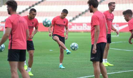 Chicharito's first training session with Sevilla FC