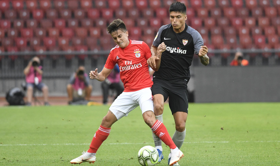 Correa en el amistoso ante el SL Benfica