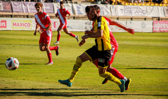 The youth side in action against San Roque de Lepe