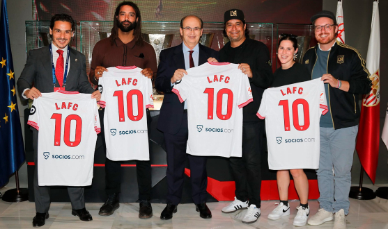 A delegation from LAFC visited the Ramón Sánchez-Pizjuán