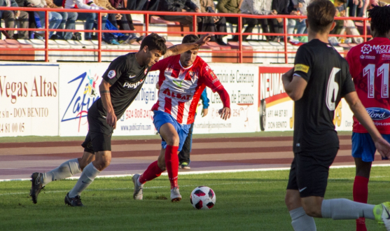 partido de ida entre el Don Benito y el Sevilla Atlético 