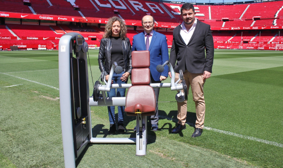 El Sevilla FC entrega máquinas de fitness a El Rubio