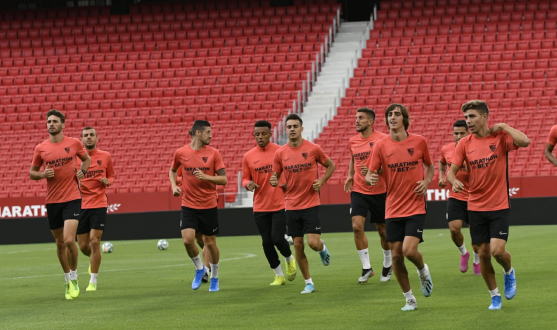 El Sevilla FC entrena en el Sánchez Pizjuán antes del partido ante el Real Madrid