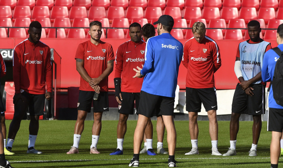 Entrenamiento del Sevilla FC antes de recibir al Akhisar