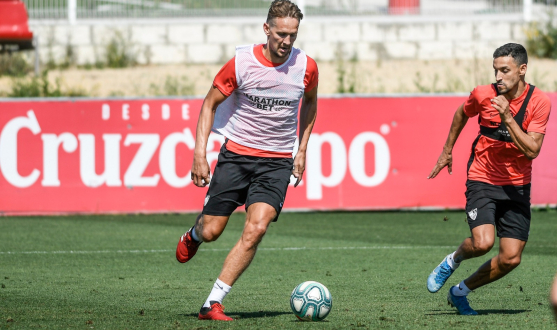 Luuk de Jong en un entrenamiento con el Sevilla FC