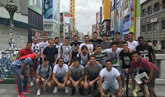 El Sevilla FC de turismo en Osaka