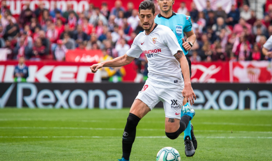 Escudero del Sevilla FC ante Osasuna