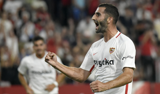 Gonalons celebra un gol con el Sevilla FC