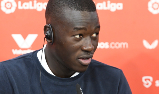 Pape Gueye speaking to the press as a Sevilla FC player for the first time