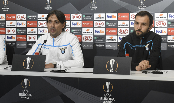 Simone Inzaghi y Milan Badelj en la rueda de prensa