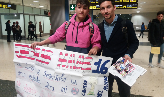 Jesús Navas, a su llegada al aeropuerto de Valencia en la previa del encuentro ante el Villarreal