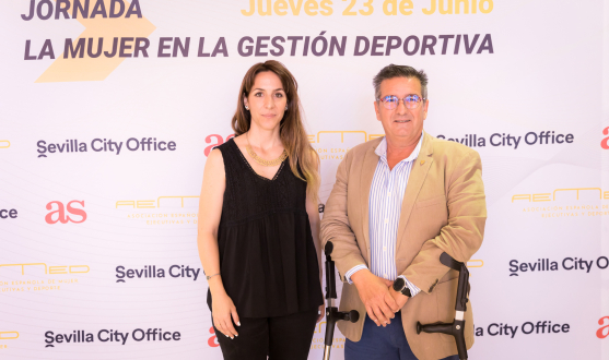 Luis Castro y María de la Paz representaron al Sevilla FC