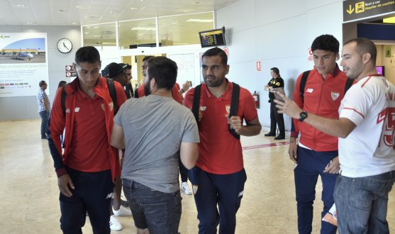 Llegada del Sevilla FC al Aeropuerto de San Javier