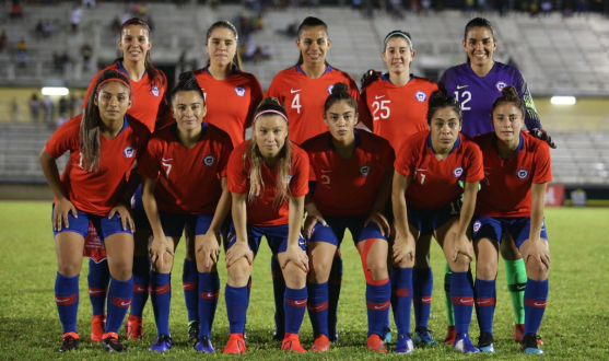 Alineación inicial de la selección de Chile en el segundo de los encuentros amistosos ante Jamaica, con Karen Araya y Pancha Lara, ambas jugadoras del primer equipo femenino del Sevilla FC, como titulares