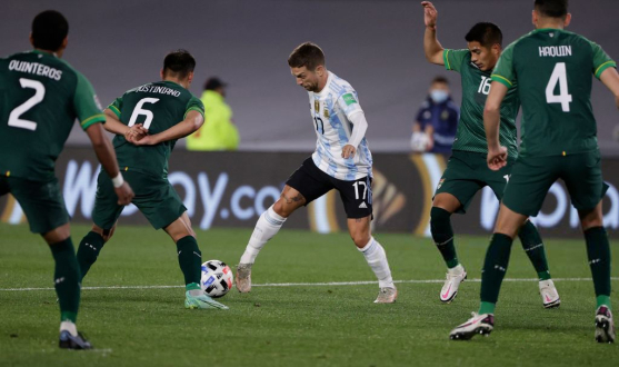 Papu Gómez in action for Argentina