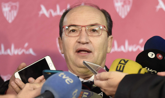 José Castro appears in front of the media