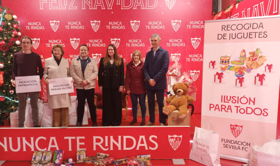 Entrega de juguetes a las entidades sociales de Sevilla