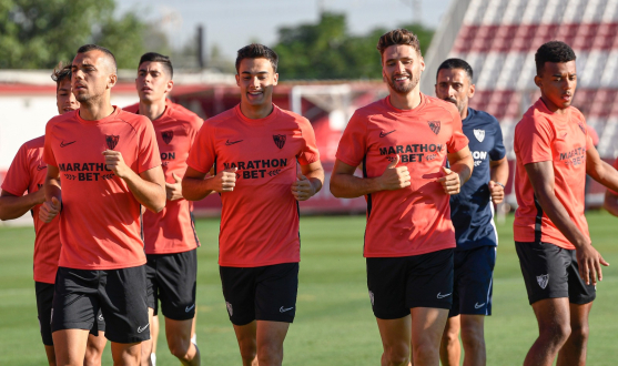 Reguilón with his teammates in training
