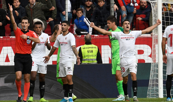 Sevilla celebrate after the final whistle against CD Leganés