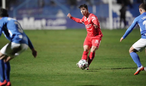 Sevilla FC's Óliver Torres against Linares Deportivo